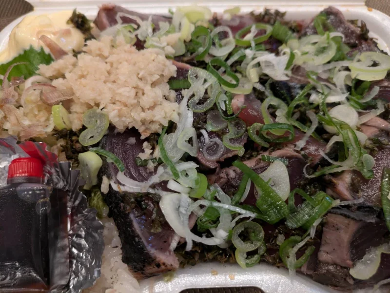 カツオのたたき丼